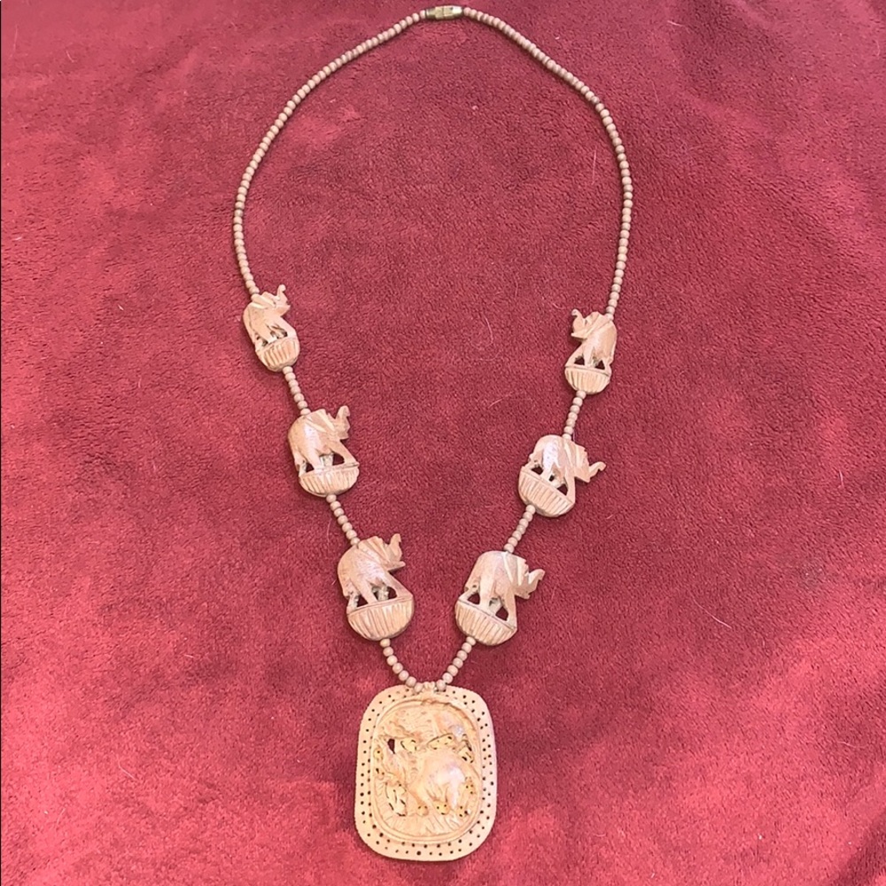 🎄Wooden Carved Elephant Necklace